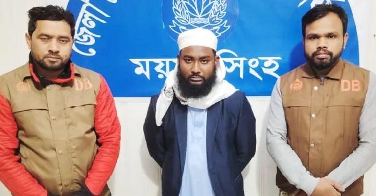 পুলিশি হেফাজতে ইয়াসিন আরাফাত